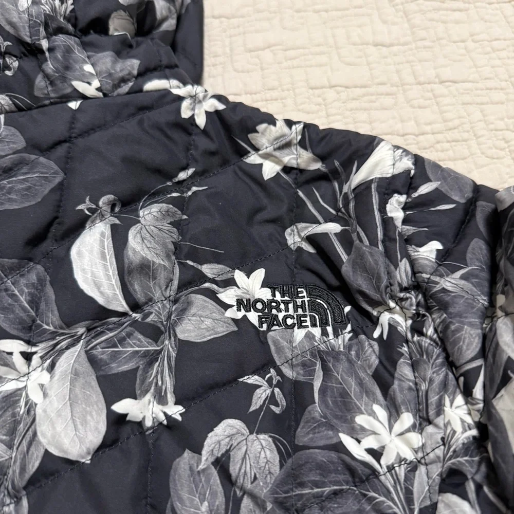 The North Face ThermoBall Parka II Black Floral Women’s Size XS - Picture 13 of 13